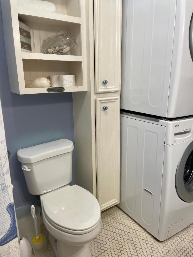 غالفيستون، تكساس Seablue Cottage - Downstairs; 2 Blocks To The Beach المظهر الخارجي الصورة